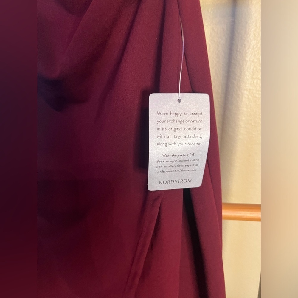 New ▶️ Lulu’s ◀️ Burgundy Ruched Maxi Dress with Slit. Medium - Picture 9 of 14